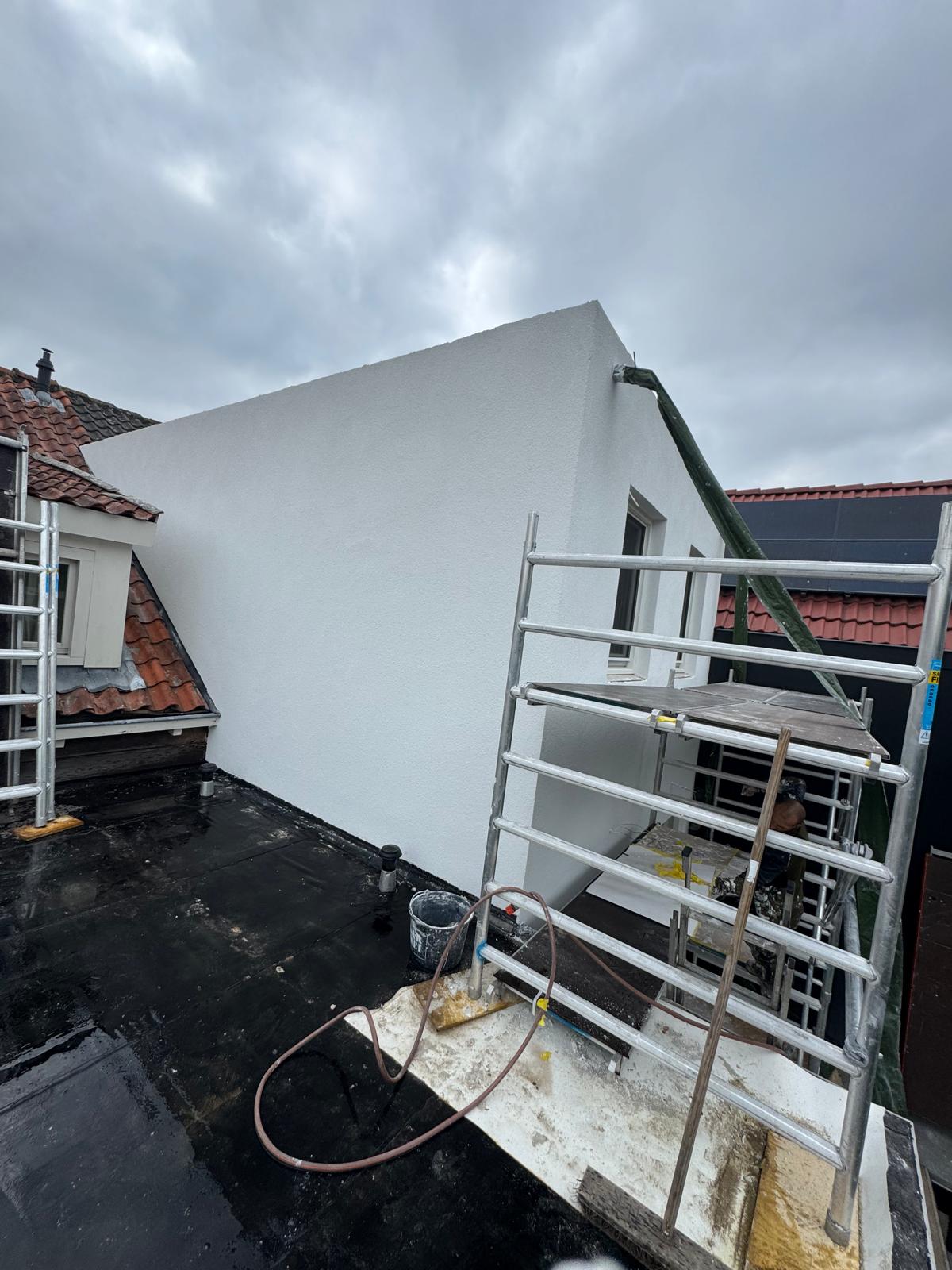 Strakke witte gevel