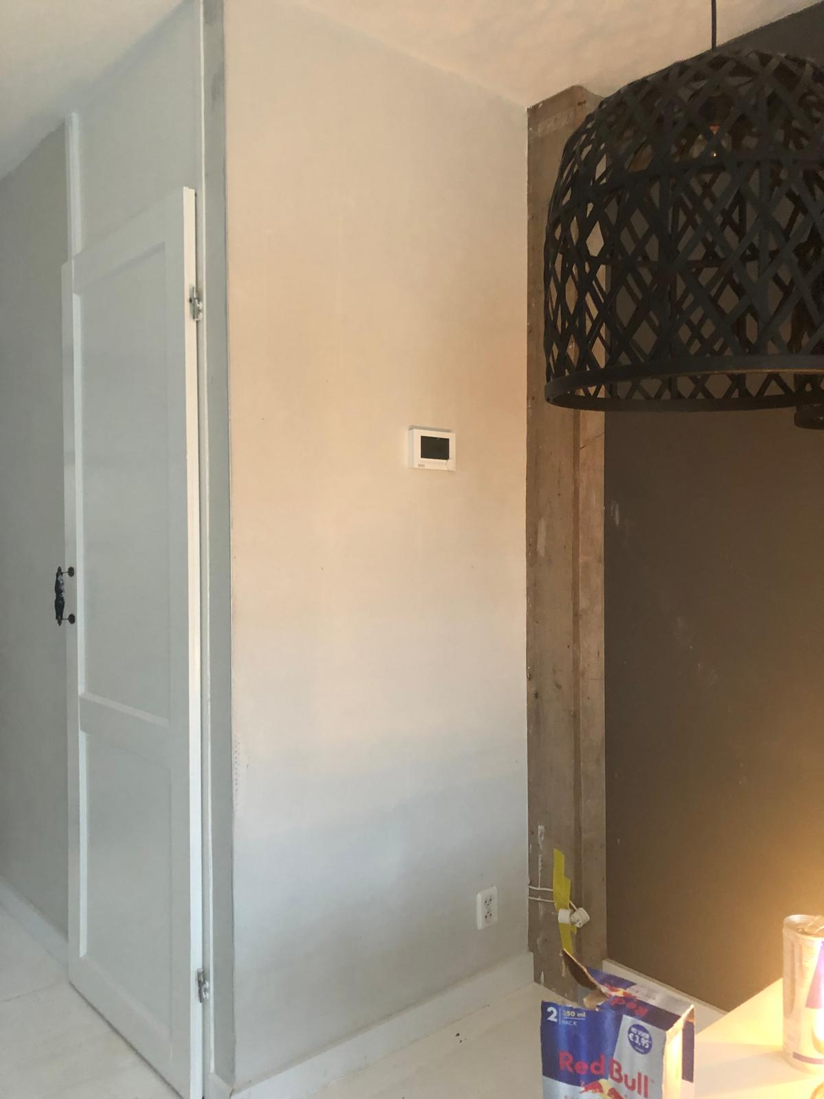 Sausklaar wand met thermostaat